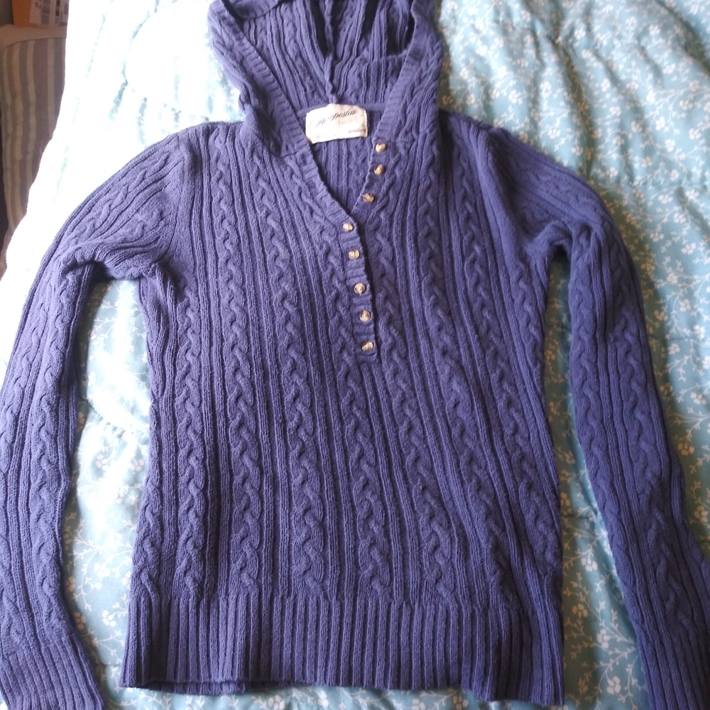 Hooded sweater